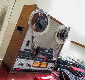 reel-to-reel tape player
